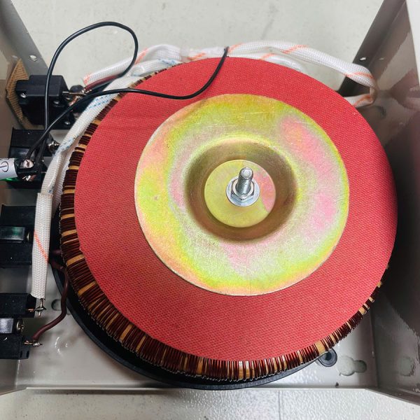 bien-ap-xuyen-1500va-220v-ra-110v-4